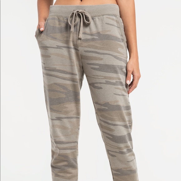 Z SUPPLY Camo Sweatpants - Picture 4 of 4